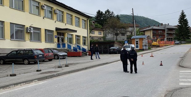 СУДСКИ ПОЛИЦАЈАЦ СЛУЧАЈНО УСМРТИО СВЕДОКА: Изгледа да сам убио човека